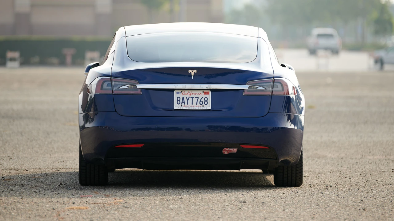 2017 Tesla Model S - Image 10 of 31