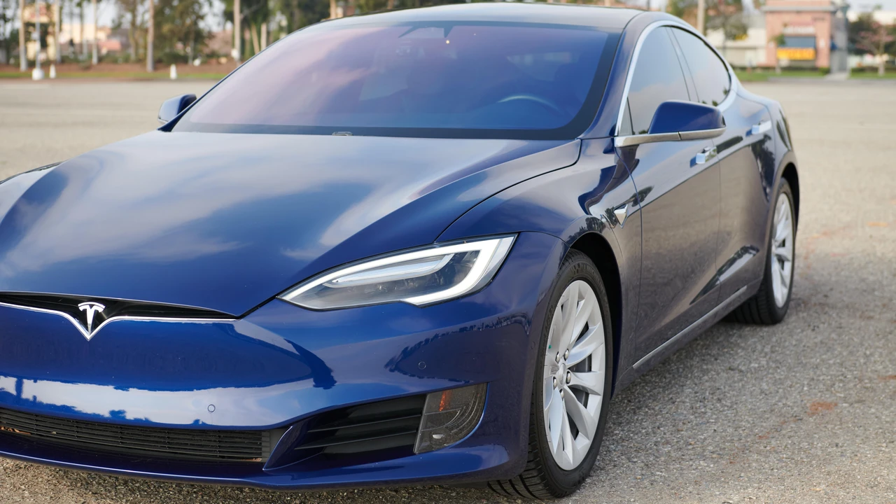 2017 Tesla Model S - Image 18 of 31