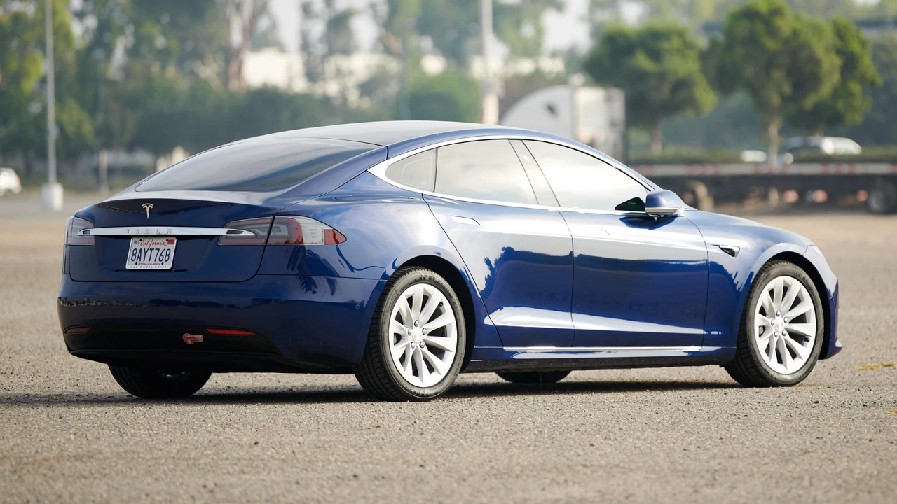 2017 Tesla Model S - Image 12 of 31