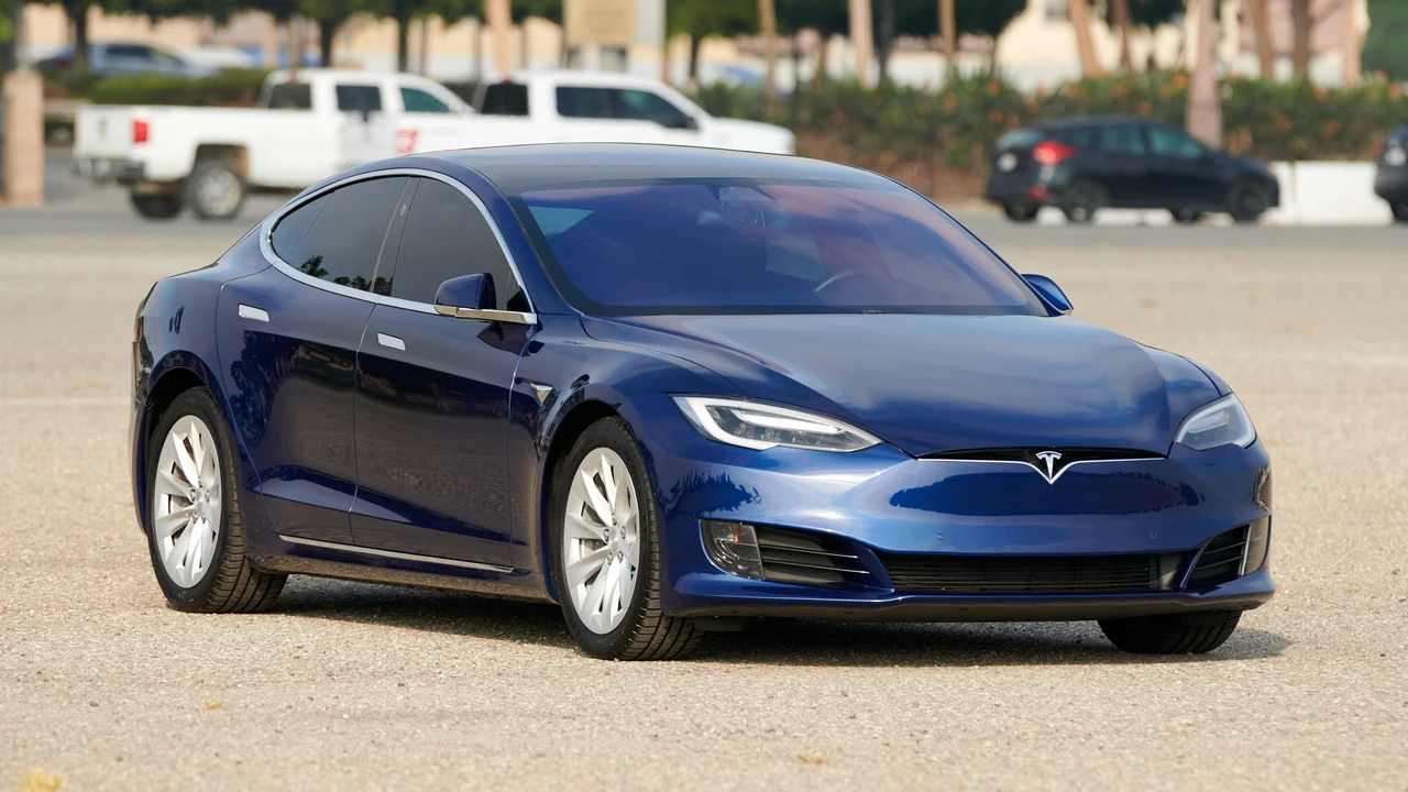 2017 Tesla Model S - Image 16 of 31