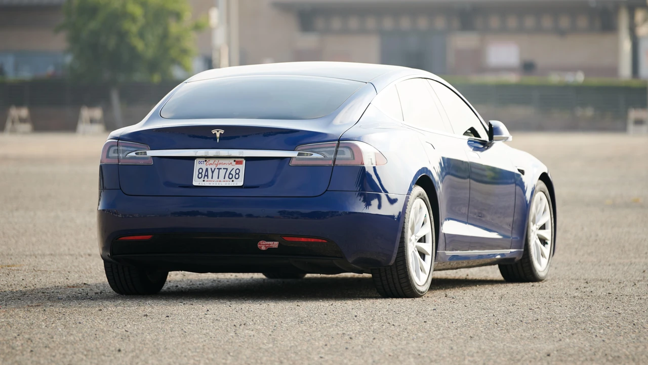 2017 Tesla Model S - Image 3 of 31