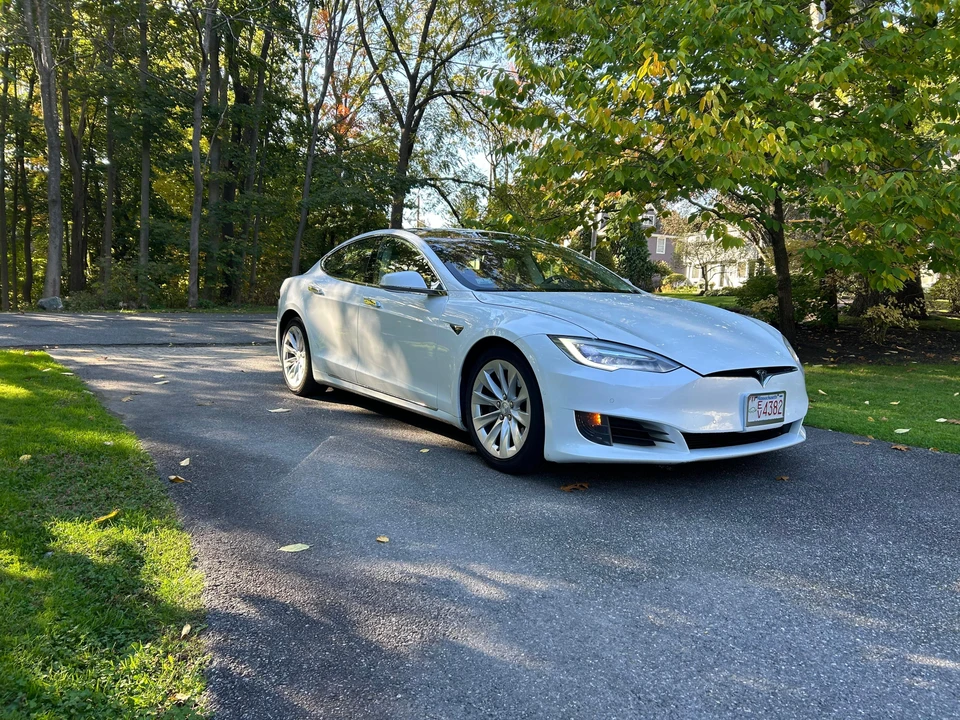 2017 Tesla Model S - Image 19 of 31