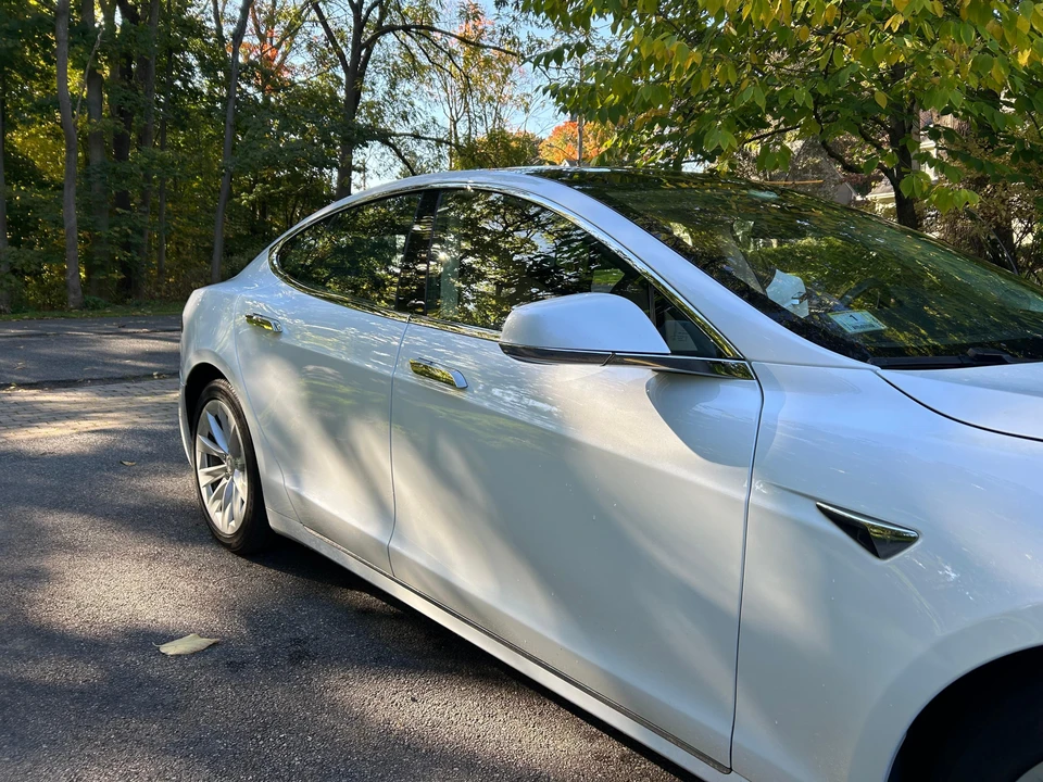 2017 Tesla Model S - Image 26 of 31