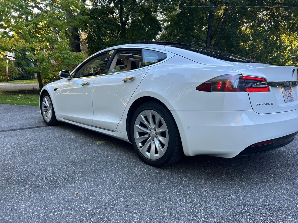 2017 Tesla Model S - Image 12 of 31
