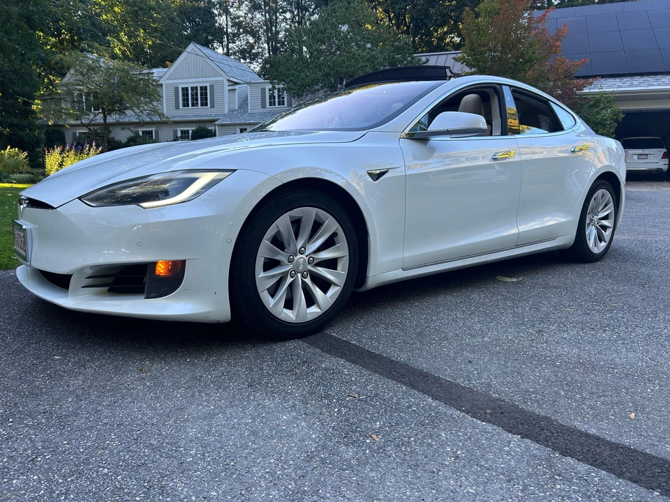 2017 Tesla Model S - Image 7 of 31