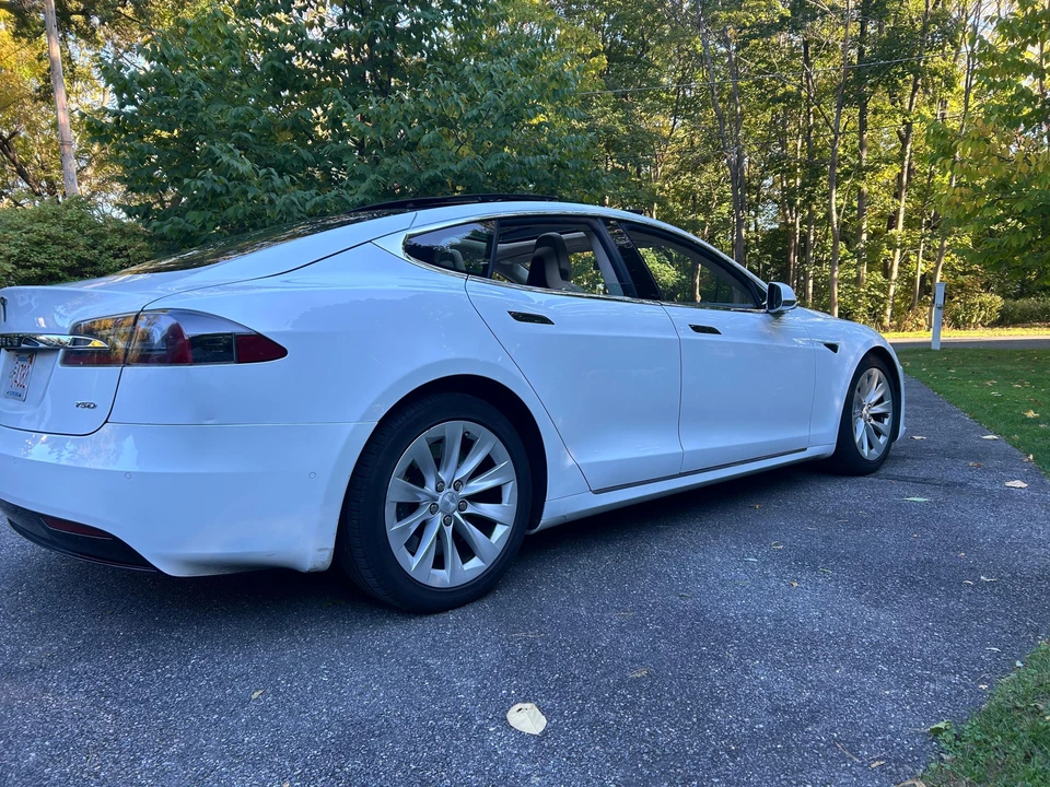 2017 Tesla Model S - Image 14 of 31