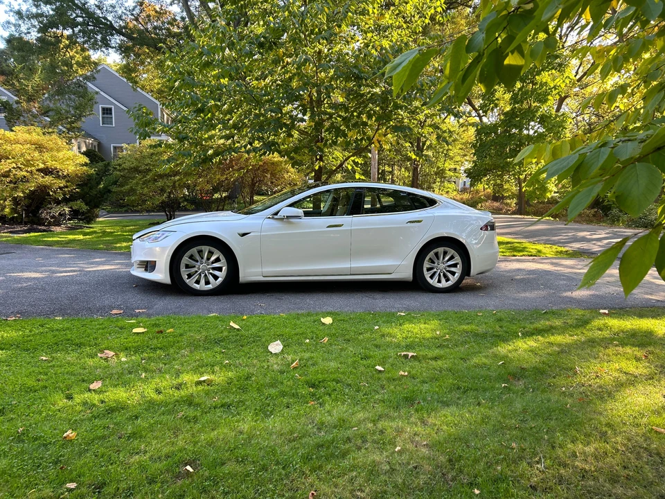 2017 Tesla Model S - Image 8 of 31