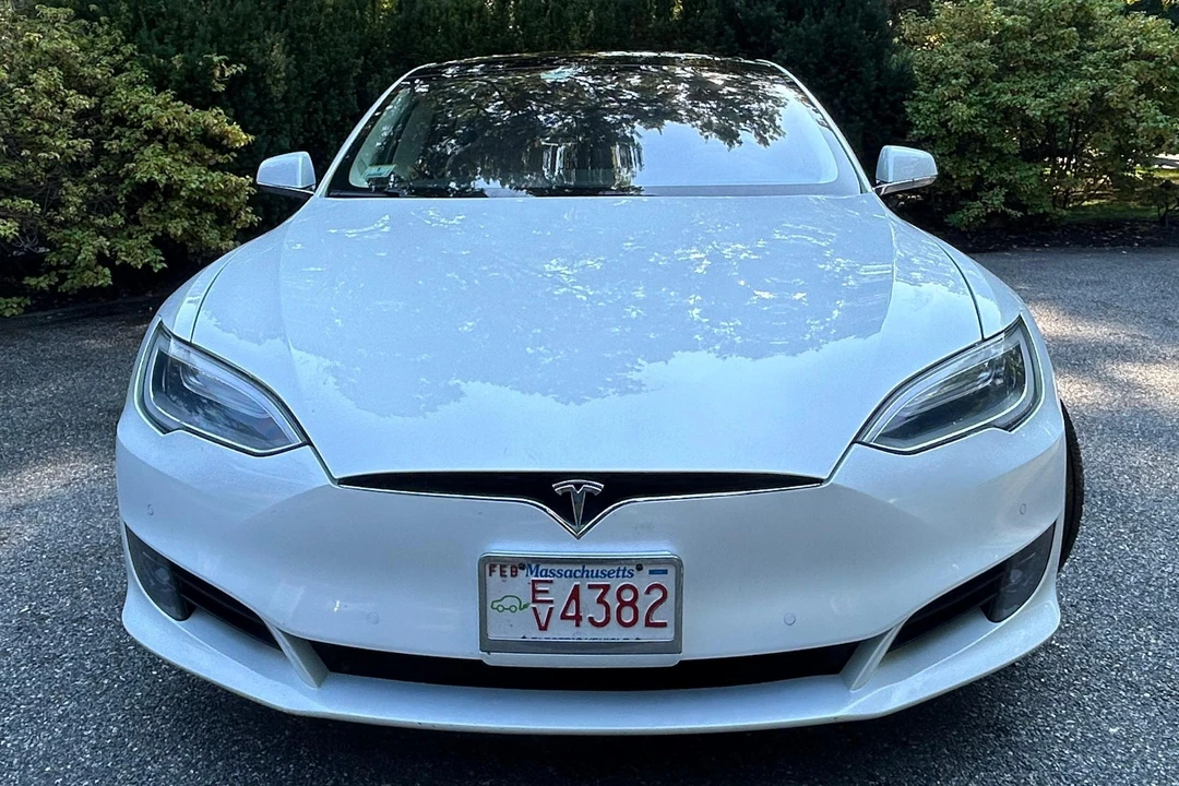 2017 Tesla Model S - Image 2 of 31