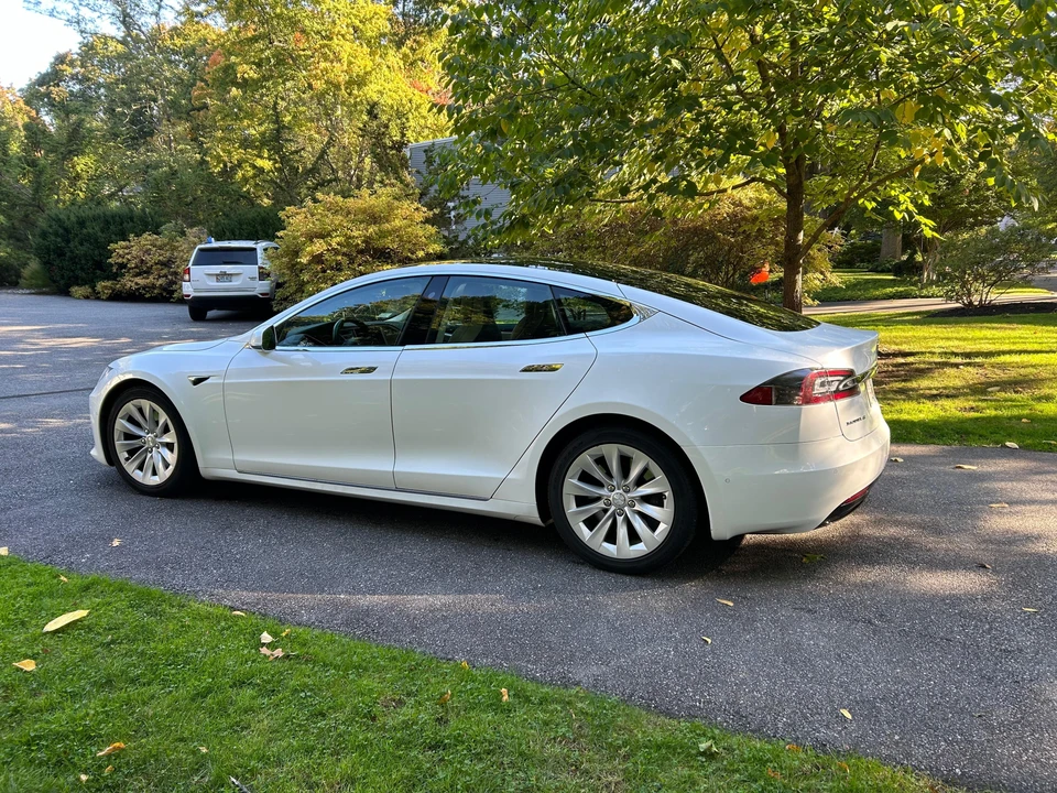 2017 Tesla Model S - Image 10 of 31