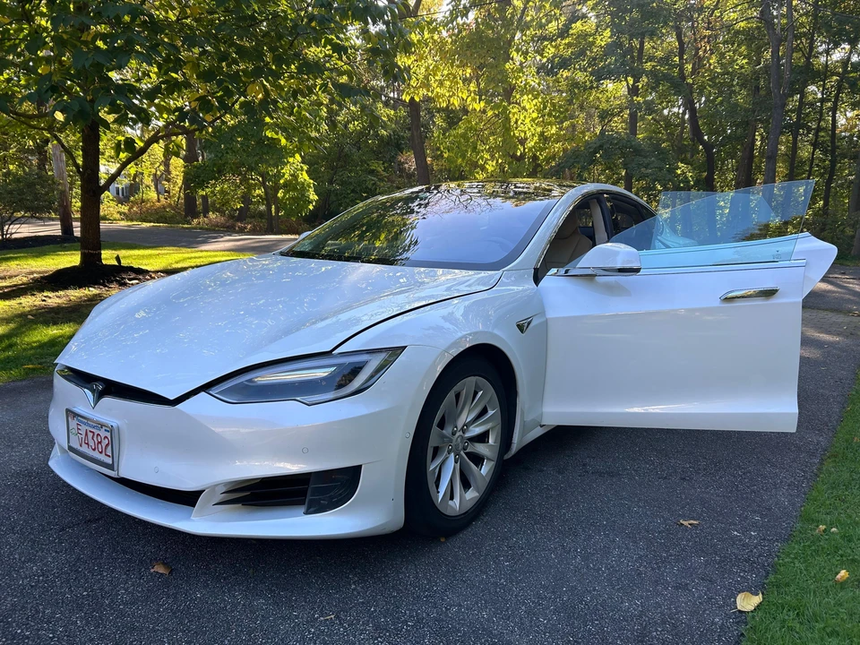 2017 Tesla Model S - Image 24 of 31
