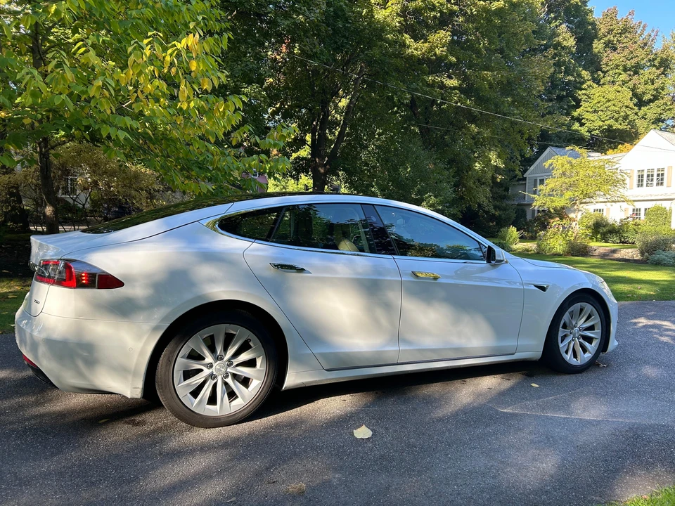 2017 Tesla Model S - Image 15 of 31