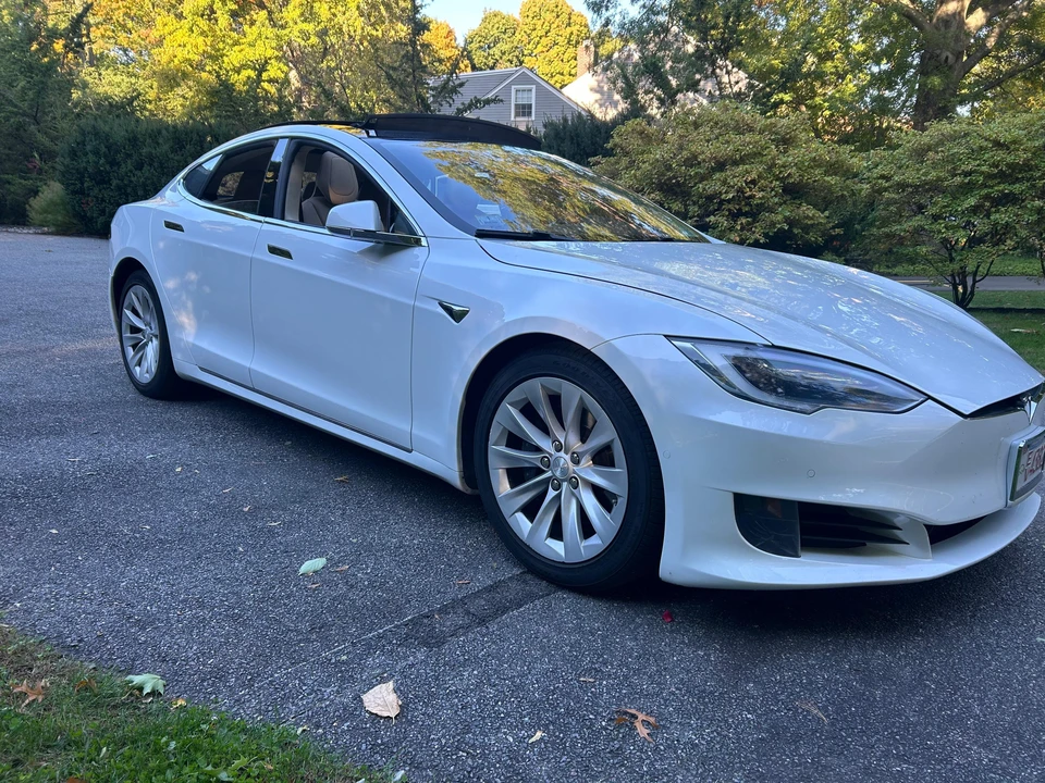 2017 Tesla Model S - Image 18 of 31