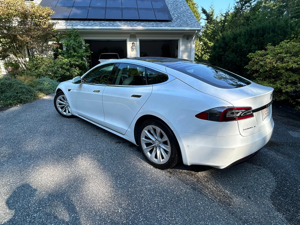2017 Tesla Model S - Image 11 of 31