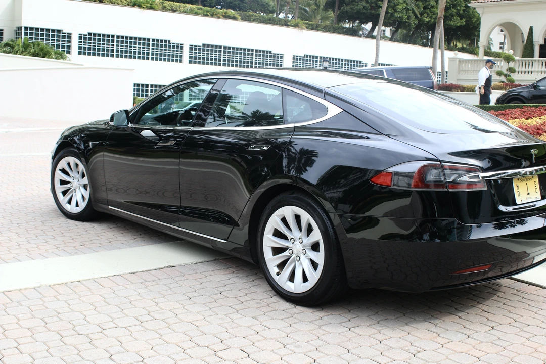 2017 Tesla Model S - Image 11 of 31