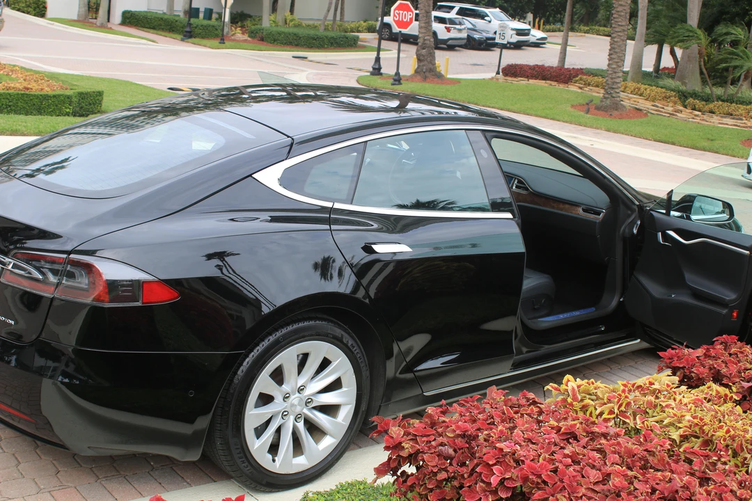 2017 Tesla Model S - Image 15 of 31