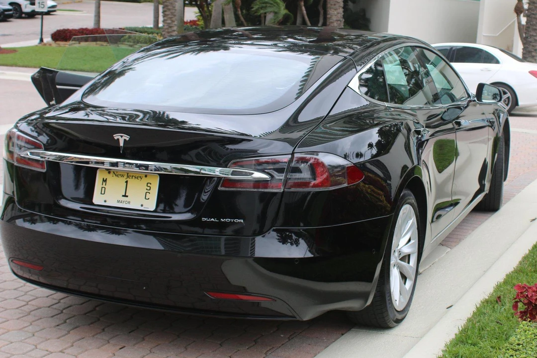 2017 Tesla Model S - Image 4 of 31