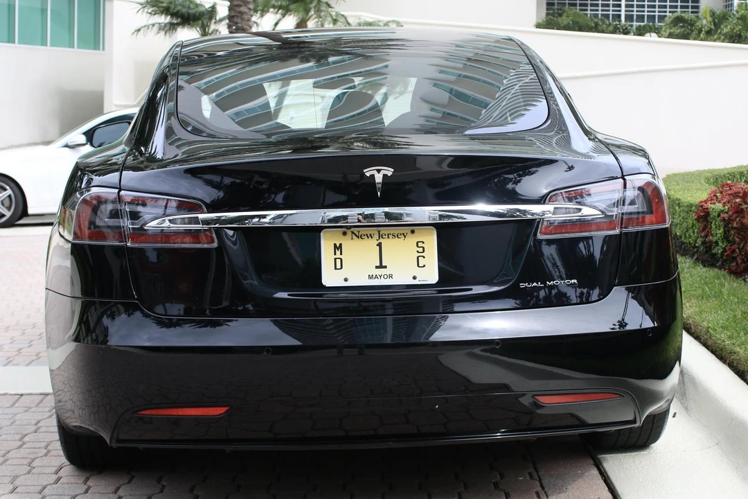 2017 Tesla Model S - Image 5 of 31