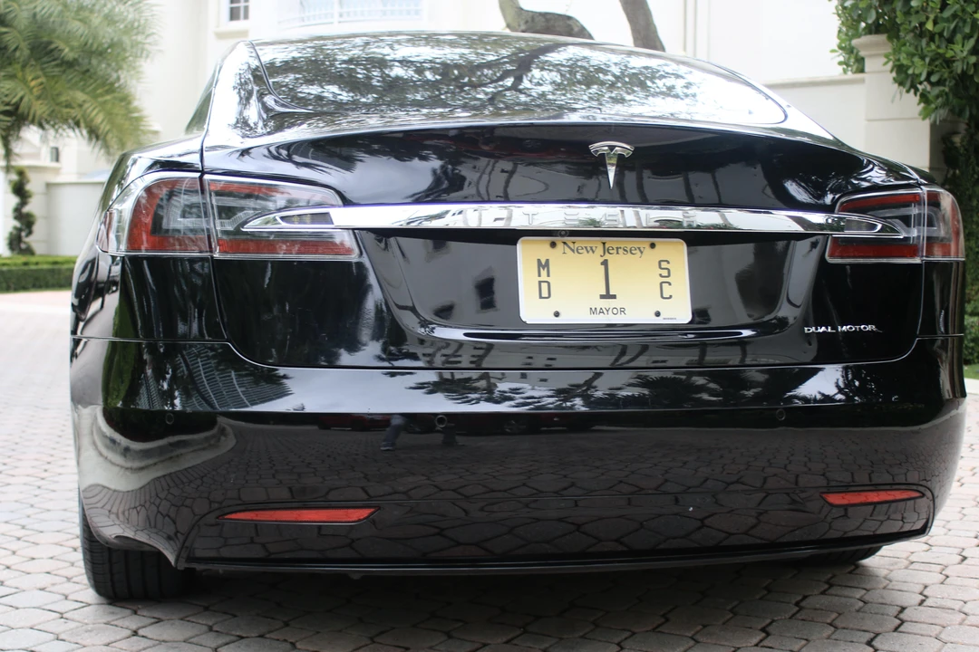 2017 Tesla Model S - Image 14 of 31