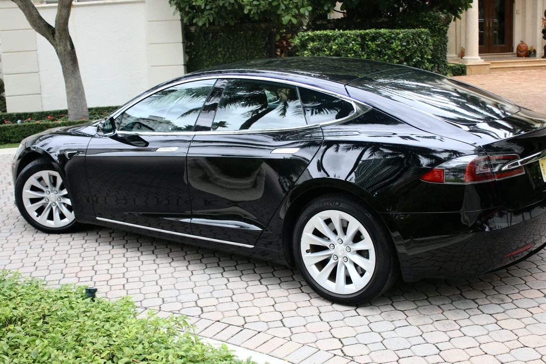 2017 Tesla Model S - Image 10 of 31