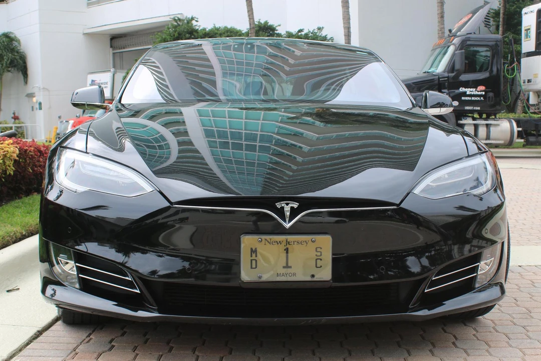2017 Tesla Model S - Image 2 of 31
