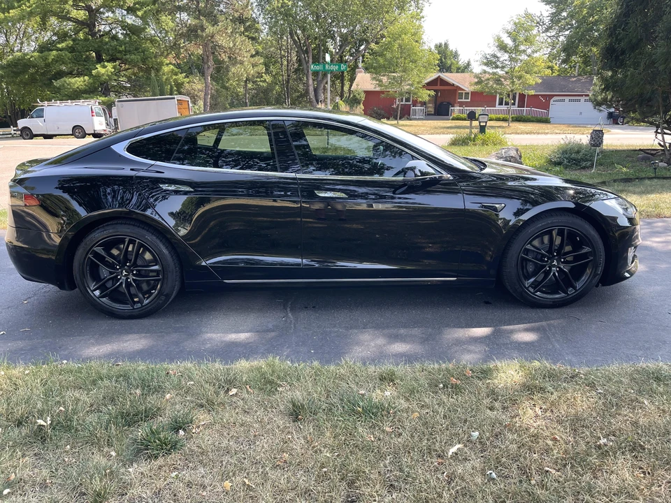 2017 Tesla Model S - Image 26 of 31