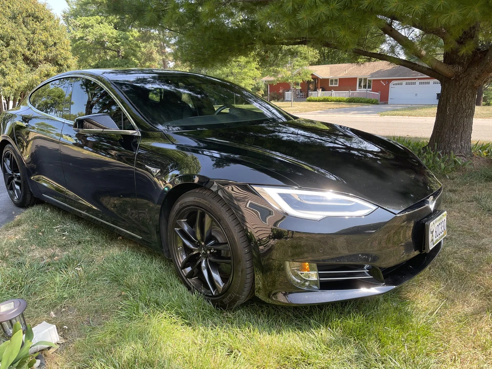 2017 Tesla Model S - Image 28 of 31