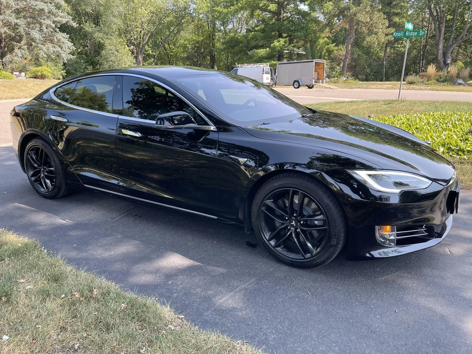2017 Tesla Model S - Image 27 of 31