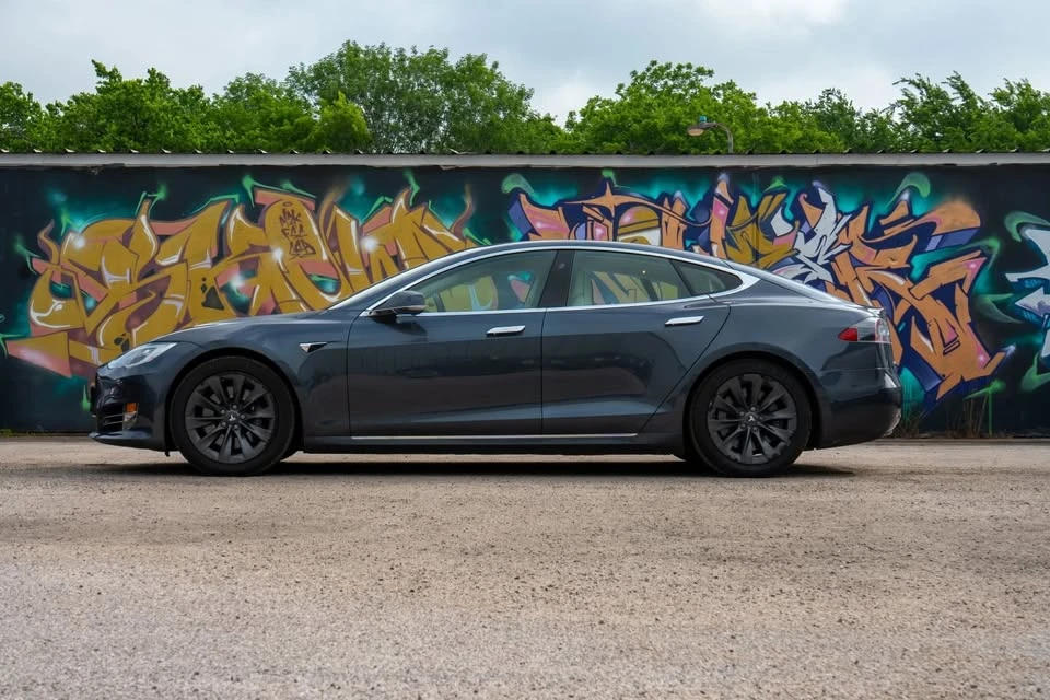 2017 Tesla Model S - Image 9 of 20