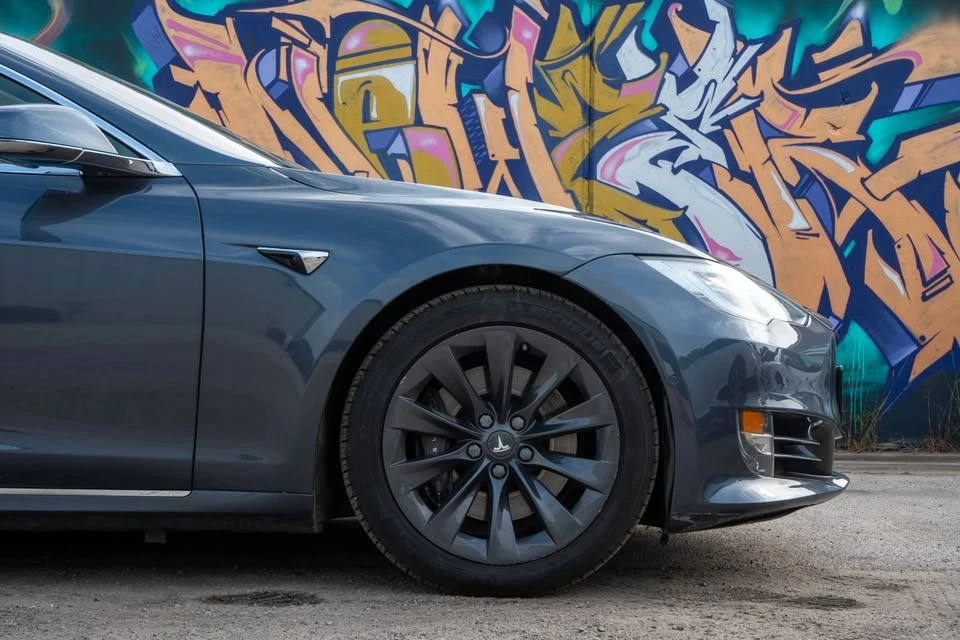 2017 Tesla Model S - Image 8 of 20
