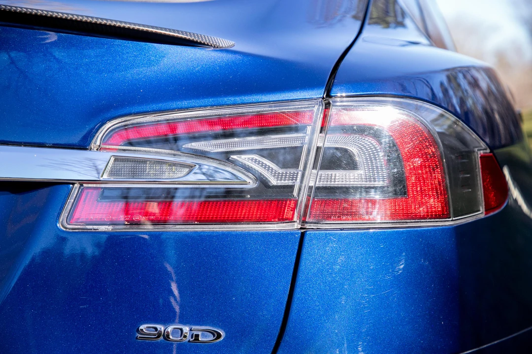 2017 Tesla Model S - Image 19 of 31