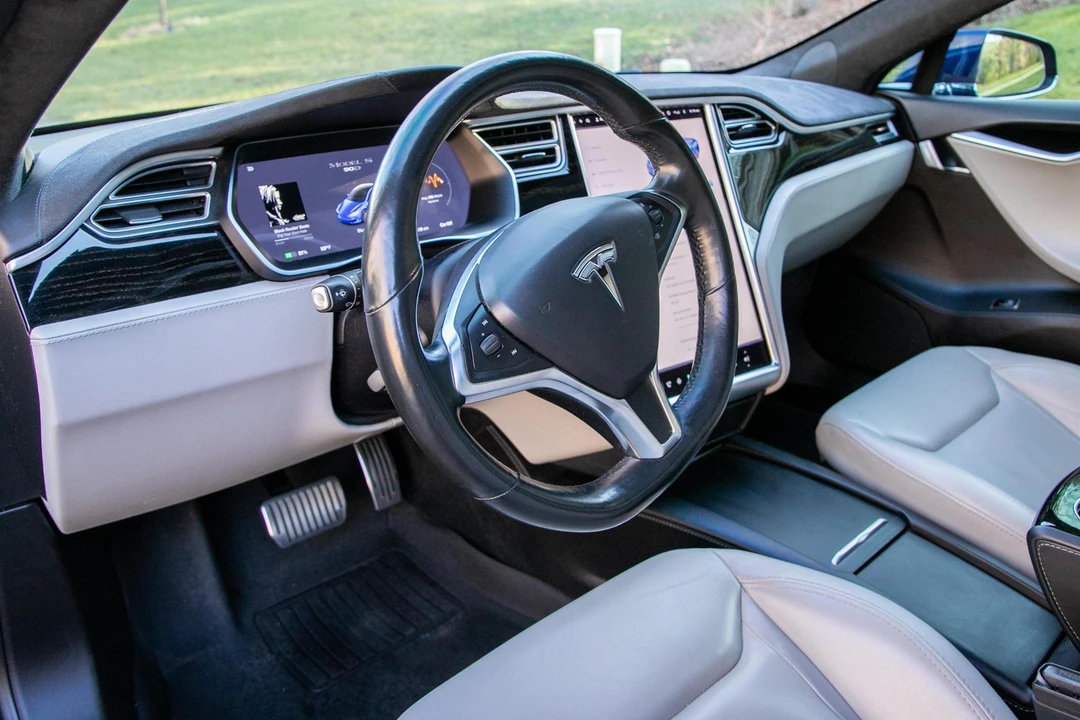 2017 Tesla Model S - Image 30 of 31