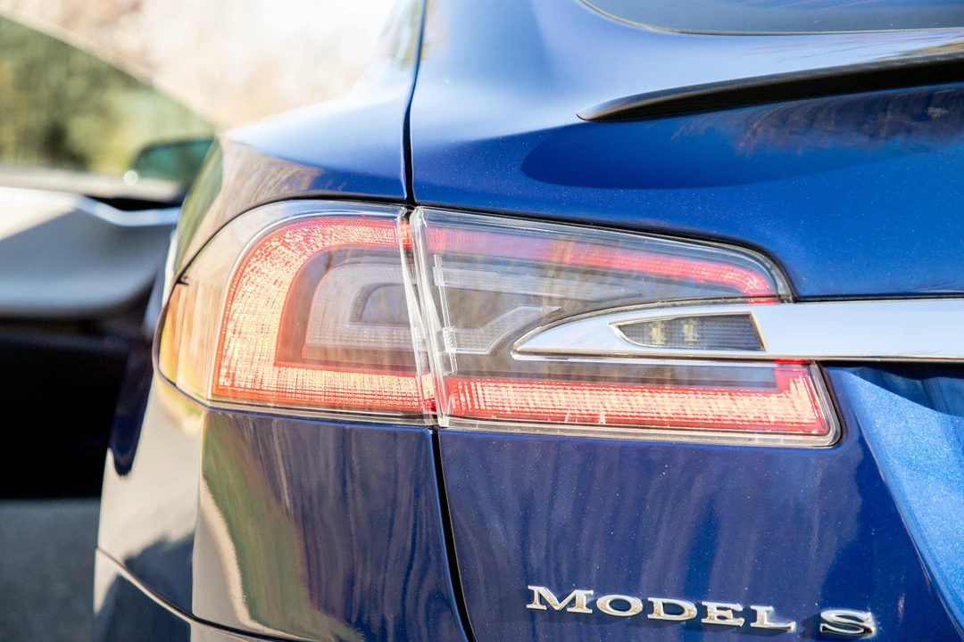 2017 Tesla Model S - Image 17 of 31