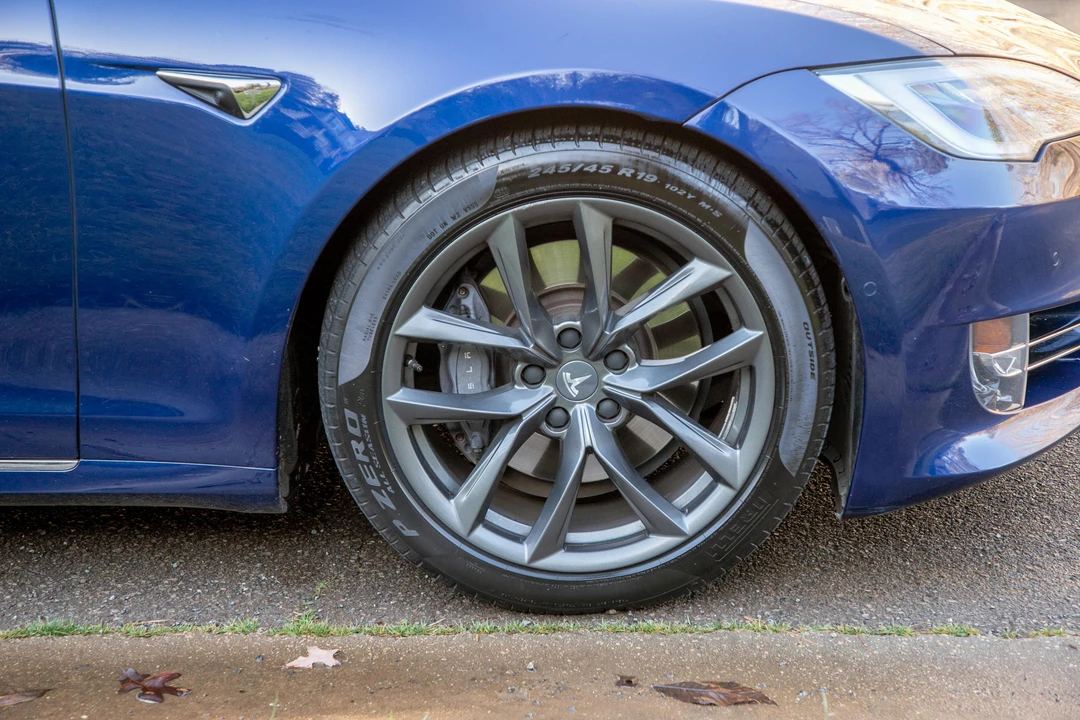 2017 Tesla Model S - Image 29 of 31