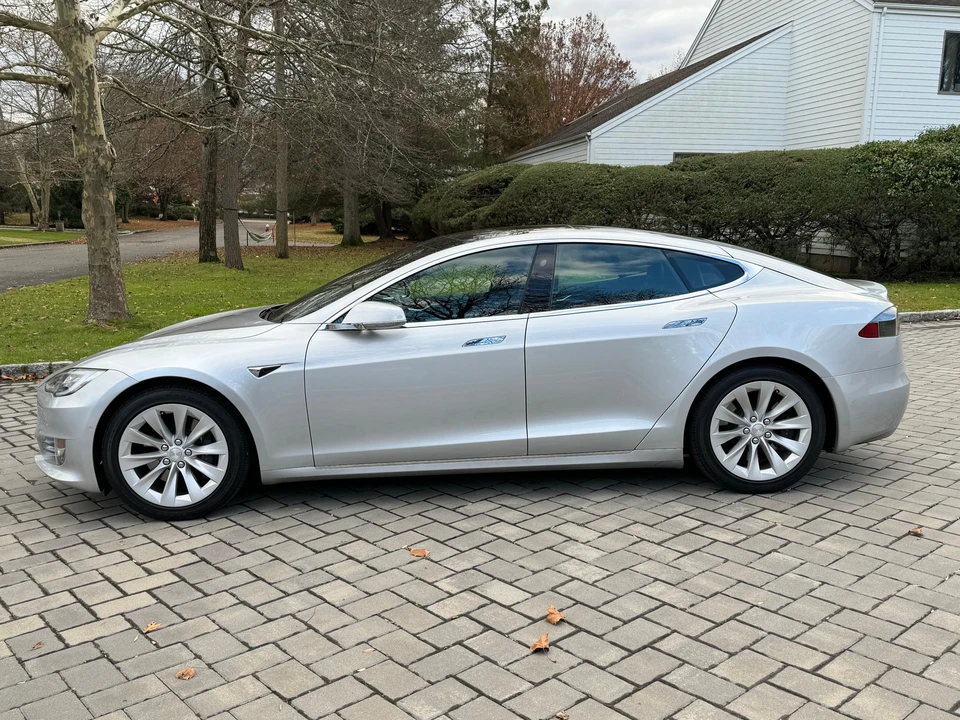 2017 Tesla Model S - Image 10 of 31