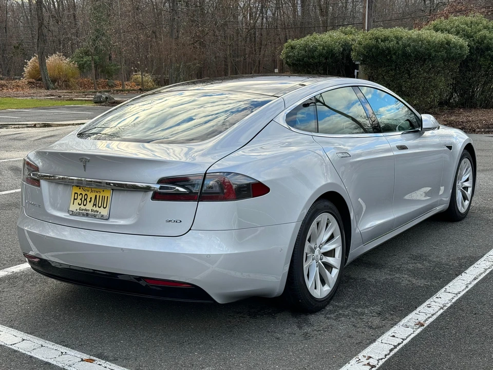 2017 Tesla Model S - Image 17 of 31