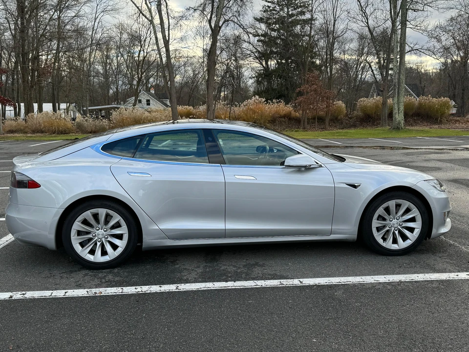 2017 Tesla Model S - Image 21 of 31