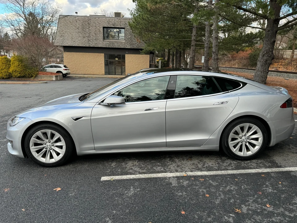 2017 Tesla Model S - Image 11 of 31