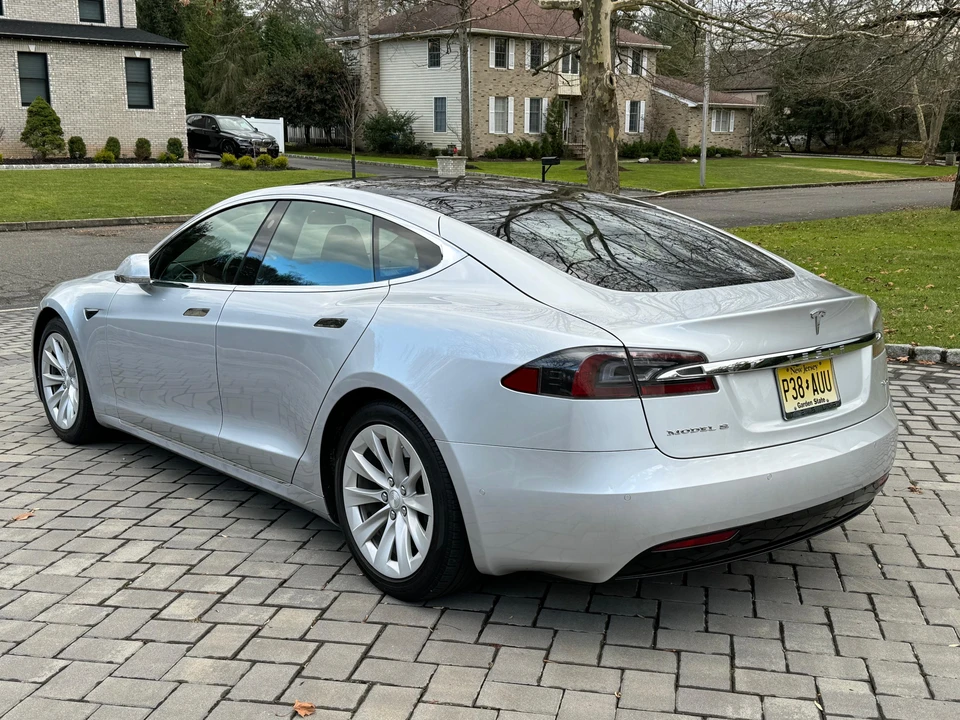 2017 Tesla Model S - Image 12 of 31