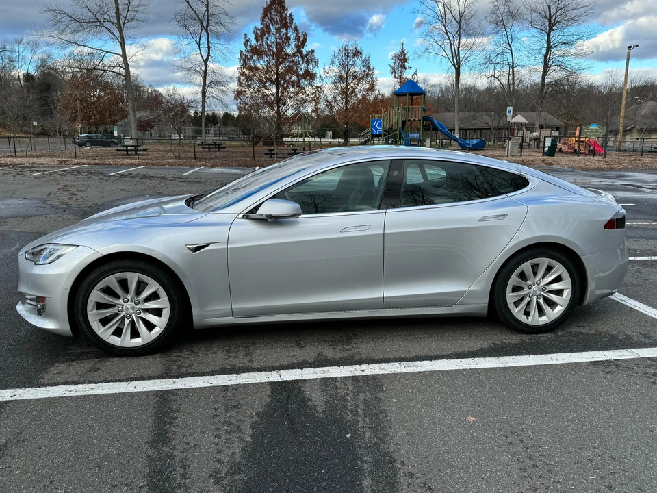 2017 Tesla Model S - Image 9 of 31