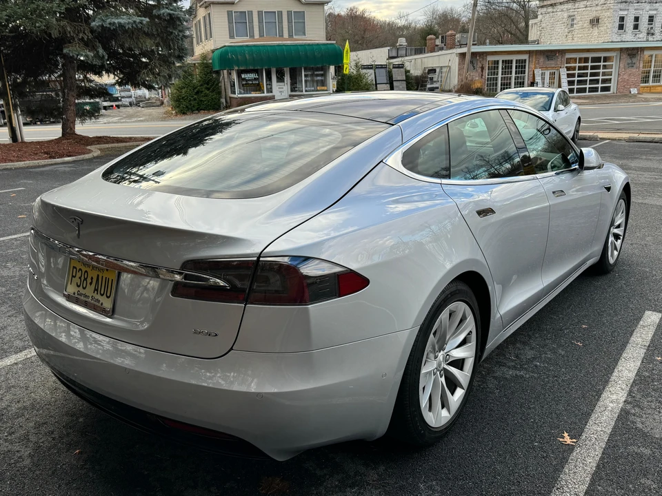2017 Tesla Model S - Image 19 of 31