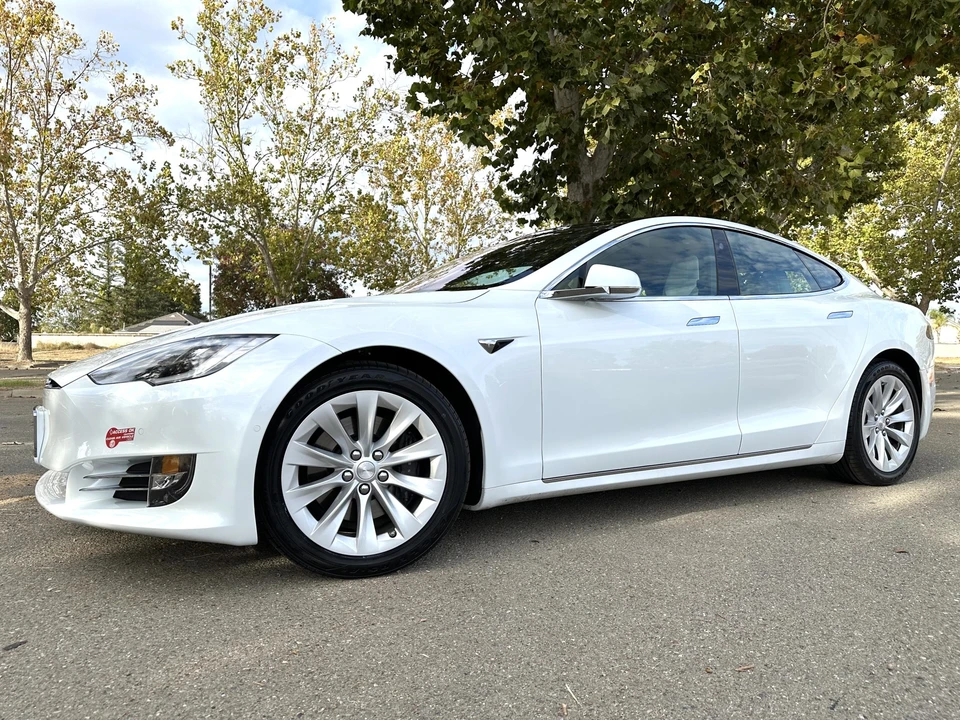 2017 Tesla Model S - Image 8 of 31