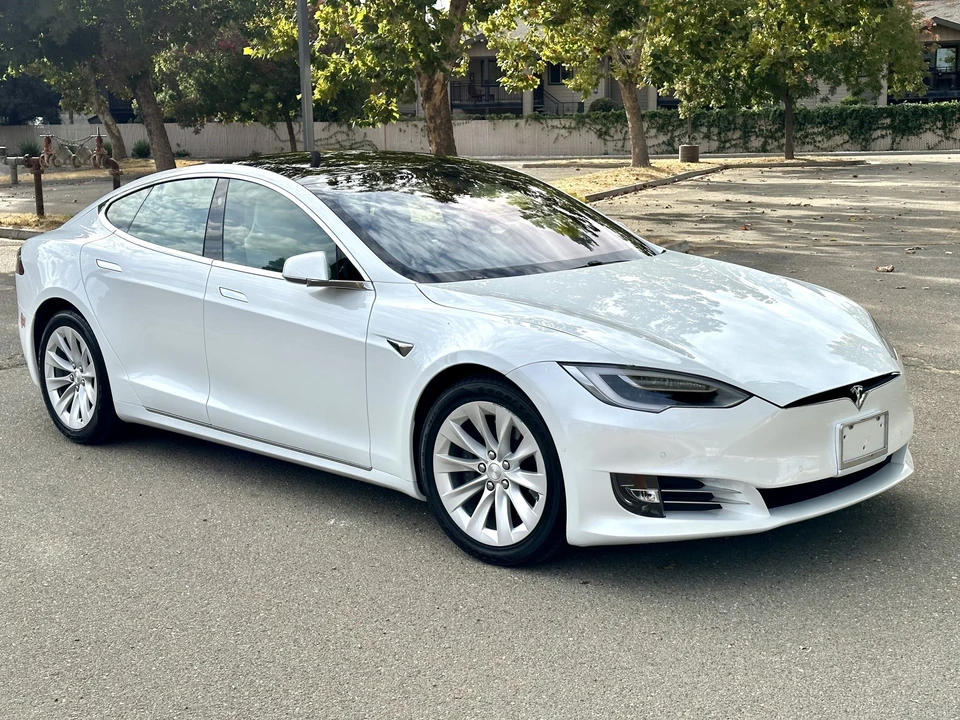 2017 Tesla Model S - Image 22 of 31