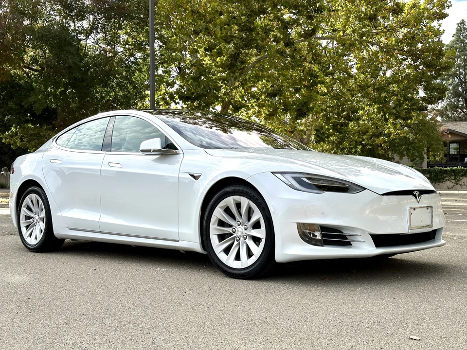 2017 Tesla Model S - Image 23 of 31