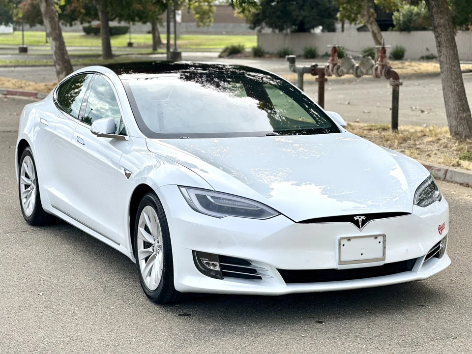 2017 Tesla Model S - Image 24 of 31