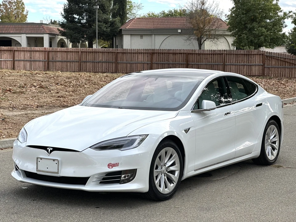 2017 Tesla Model S - Image 10 of 31