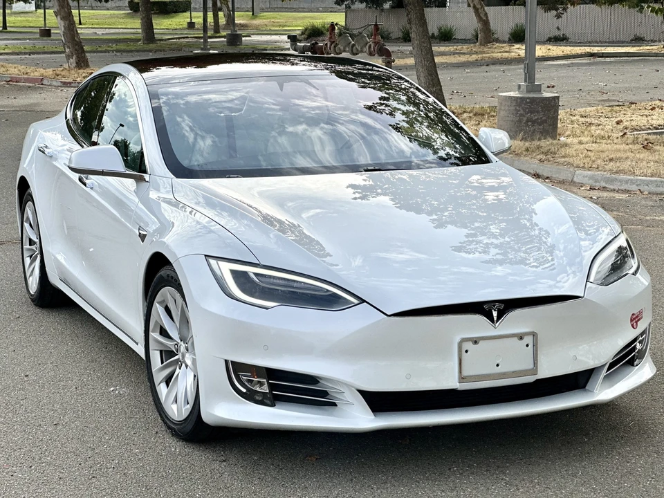 2017 Tesla Model S - Image 27 of 31