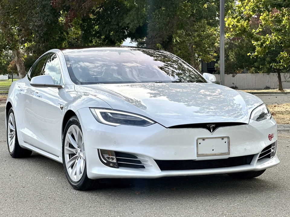 2017 Tesla Model S - Image 26 of 31