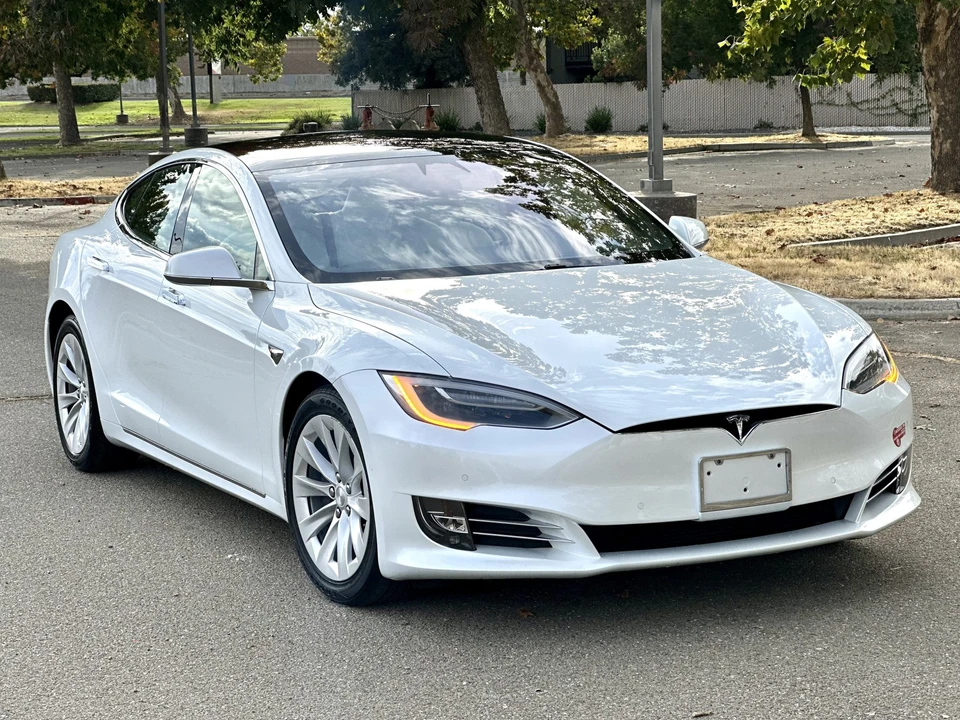 2017 Tesla Model S - Image 25 of 31
