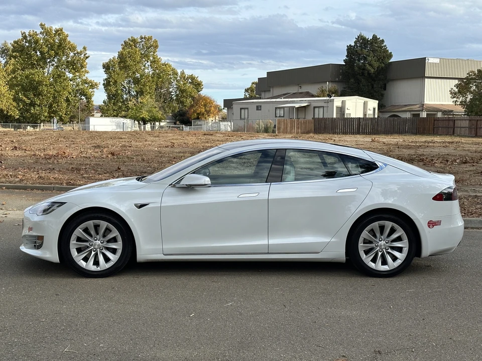 2017 Tesla Model S - Image 14 of 31