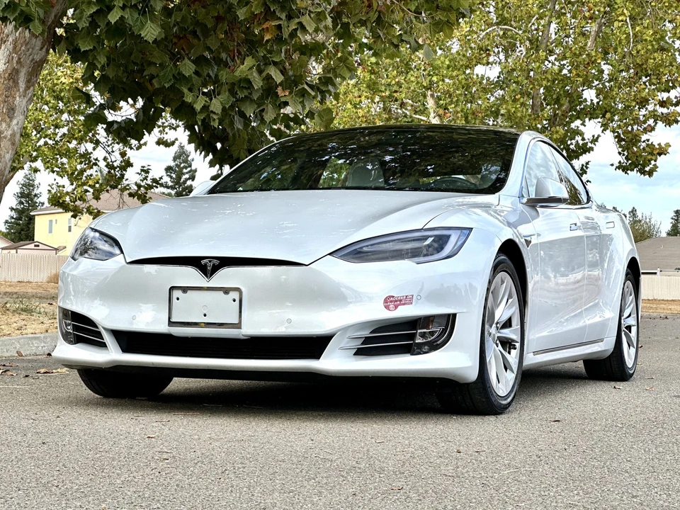 2017 Tesla Model S - Image 2 of 31